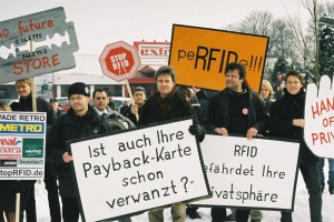 Demonstration vor dem Future Store in Rheinberg
